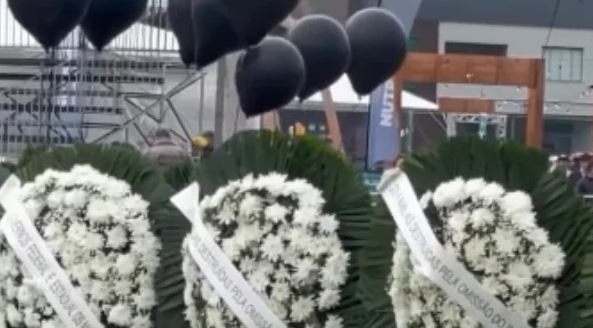 Produtores gaúchos espalham coroas fúnebres na abertura da Expointer em protesto contra demora de auxílio federal 2 ocrente 1760396530