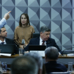Troca de insultos e ameaça de prisão marcam depoimento de ex-chefe do INSS na CPMI 5 ocrente 1760397413