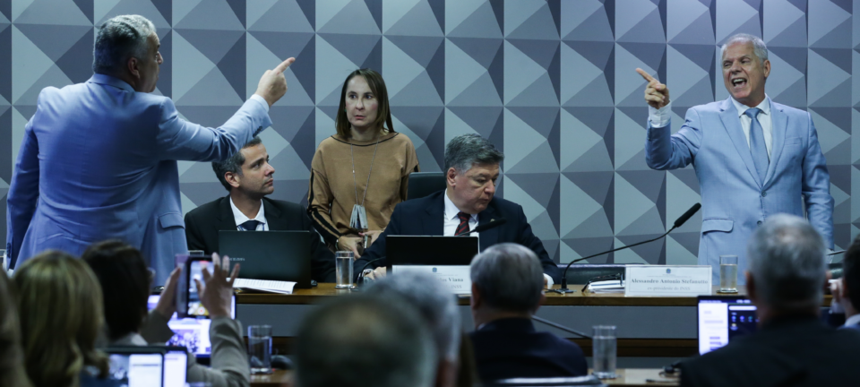 Troca de insultos e ameaça de prisão marcam depoimento de ex-chefe do INSS na CPMI 2 ocrente 1760397413