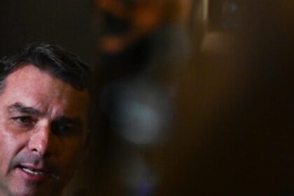 Parlamentares de direita reagem à decisão de Moraes e dizem que Bolsonaro virou “refém” 16 ocrente 1760401885