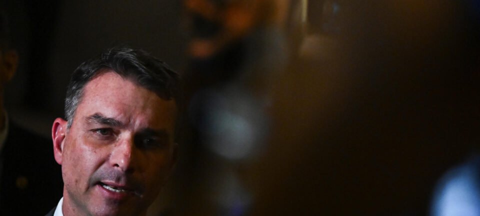 Parlamentares de direita reagem à decisão de Moraes e dizem que Bolsonaro virou “refém” 2 ocrente 1760401885