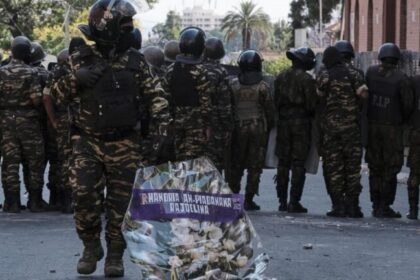 Unidade militar depõe presidente de Madagascar e anuncia governo provisório após fracasso em dissolver Parlamento 6 ocrente 1760456840