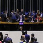 Câmara aprova projeto que garante piso de R$ 4,8 mil a professores temporários 4 ocrente 1760498457