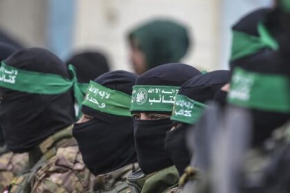 Israel afirma que um dos quatro corpos entregues pelo Hamas não pertence a refém 18 ocrente 1760527046