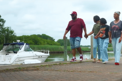 Família sem experiência em natação é resgatada após naufrágio na baía de San Diego 14 ocrente 1760725914