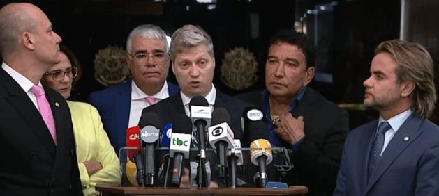Oposição formaliza no Senado pedidos de impeachment contra Alexandre de Moraes e Flávio Dino 2 ocrente 1760733142