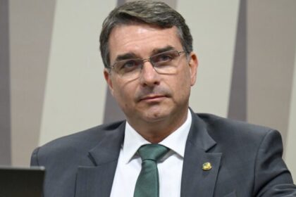 Flávio Bolsonaro alerta para risco de “sem picanha e sem luz” após sinal vermelho da Aneel 8 ocrente 1760752960