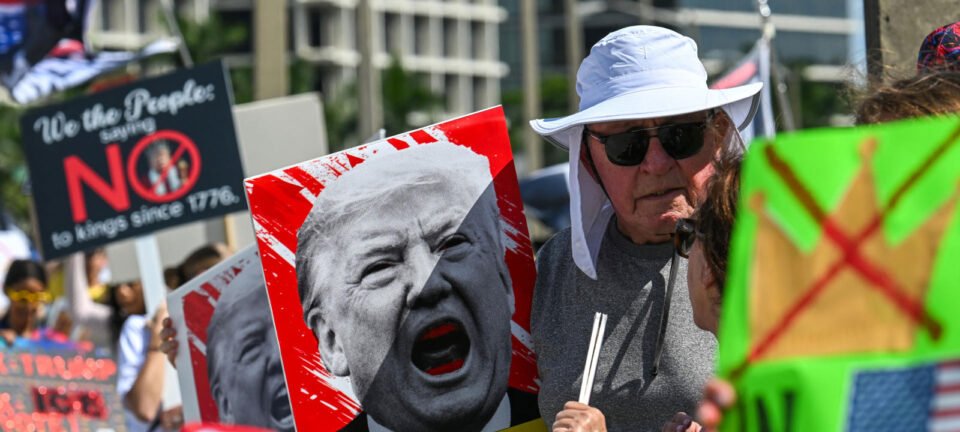 Protestos “No Kings” reúnem milhares em todas as capitais dos EUA contra Trump 2 ocrente 1760821375