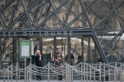 Assalto relâmpago no Louvre: ladrões levam joias de Napoleão em 7 minutos 8 ocrente 1760886181