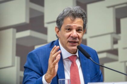 Colunista do Pleno.News chama Fernando Haddad de “sacerdote do confisco” e critica política fiscal do governo 18 ocrente 1760965360
