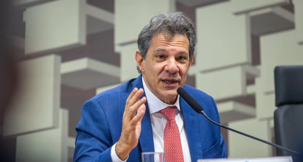 Colunista do Pleno.News chama Fernando Haddad de “sacerdote do confisco” e critica política fiscal do governo 2 ocrente 1760965360