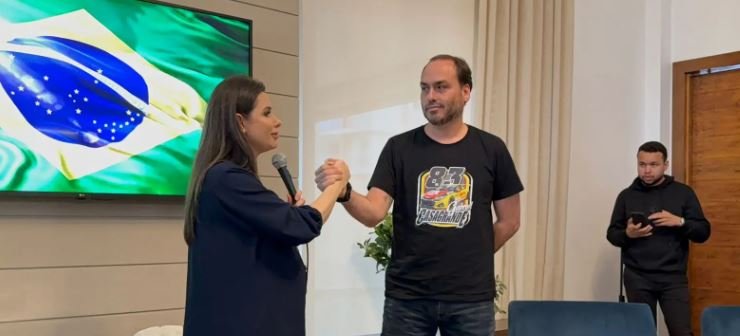Carlos Bolsonaro transfere título para Santa Catarina e abre caminho para disputar o Senado em 2026 2 ocrente 1760968015
