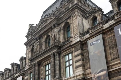 Roubo relâmpago no Louvre fecha museu e pressiona autoridades francesas 18 ocrente 1760970924
