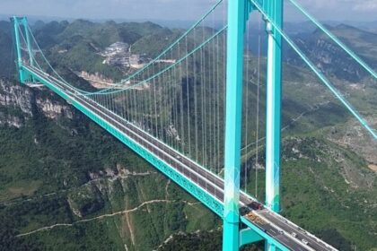 China inaugura ponte Huajiang a 625 m de altura e quebra recorde mundial 12 ocrente 1761069775