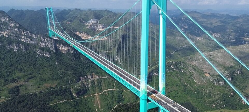 China inaugura ponte Huajiang a 625 m de altura e quebra recorde mundial 2 ocrente 1761069775