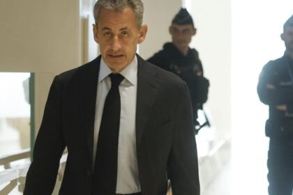 Sarkozy inicia pena de cinco anos em cela isolada na prisão de La Santé, em Paris 14 ocrente 1761097629