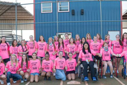 Equipe de softball escapa com vida de capotamento em Oklahoma e técnico fala em “milagre” 8 ocrente 1761128248