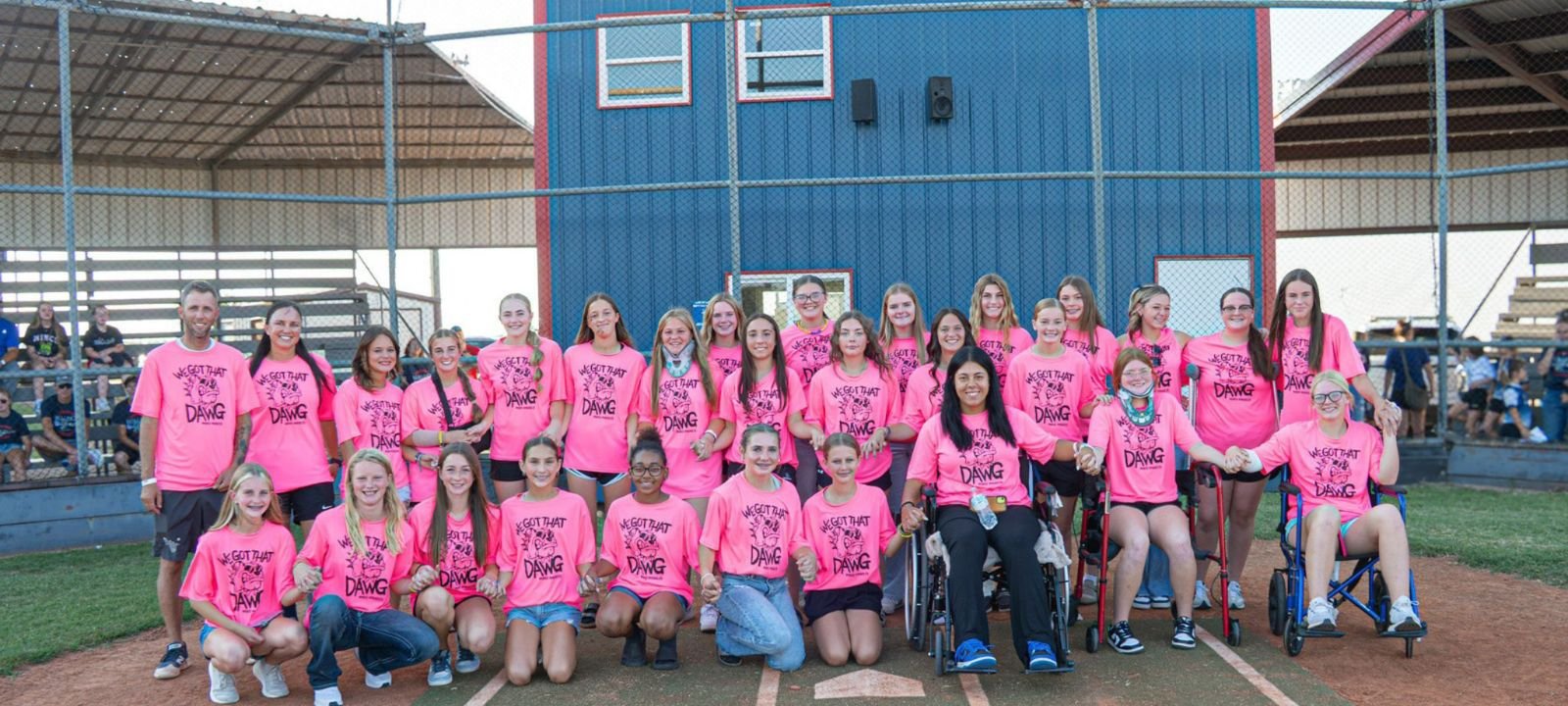 Equipe de softball escapa com vida de capotamento em Oklahoma e técnico fala em “milagre” 2 ocrente 1761128248
