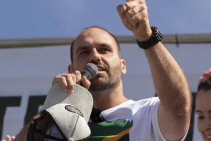 Deputados barram cassação e mantêm mandato de Eduardo Bolsonaro mesmo com parlamentar nos EUA 18 ocrente 1761165423