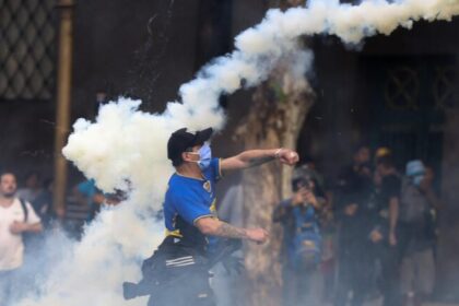 Protesto em Buenos Aires deixa 103 presos e 20 feridos, o mais violento desde a posse de Milei 16 ocrente 1761231731