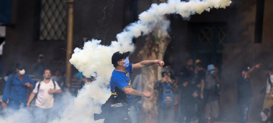 Protesto em Buenos Aires deixa 103 presos e 20 feridos, o mais violento desde a posse de Milei 2 ocrente 1761231731