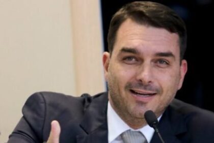 Flávio Bolsonaro convida EUA para atuar contra narcotráfico na Baía de Guanabara 12 ocrente 1761233557
