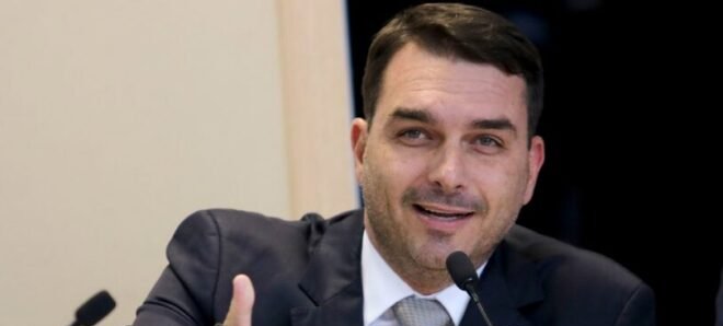 Flávio Bolsonaro convida EUA para atuar contra narcotráfico na Baía de Guanabara 2 ocrente 1761233557
