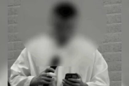 Ex-muçulmano sírio é batizado na Holanda após evangelização em cela de extremistas 18 ocrente 1761339731