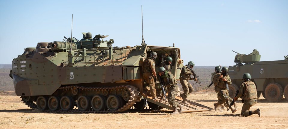 Tensão Lula-Trump suspende exercícios e põe em risco compras militares brasileiras 2 ocrente 1761368513