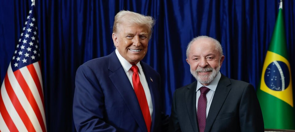 Encontro cordial entre Trump e Lula mantém tarifa de 50% sobre exportações brasileiras 2 ocrente 1761491837