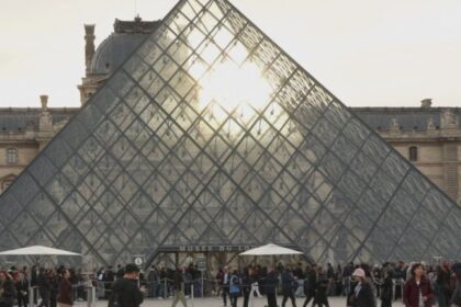 Roubo de joias no Louvre: França confirma prisão de dois suspeitos que tentavam deixar o país 2 ocrente 1761511599