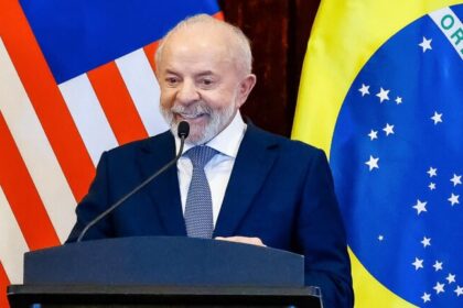 Lula afirma que empresários brasileiros “reclamam demais” e recomenda buscar negócios fora do país 12 ocrente 1761525981
