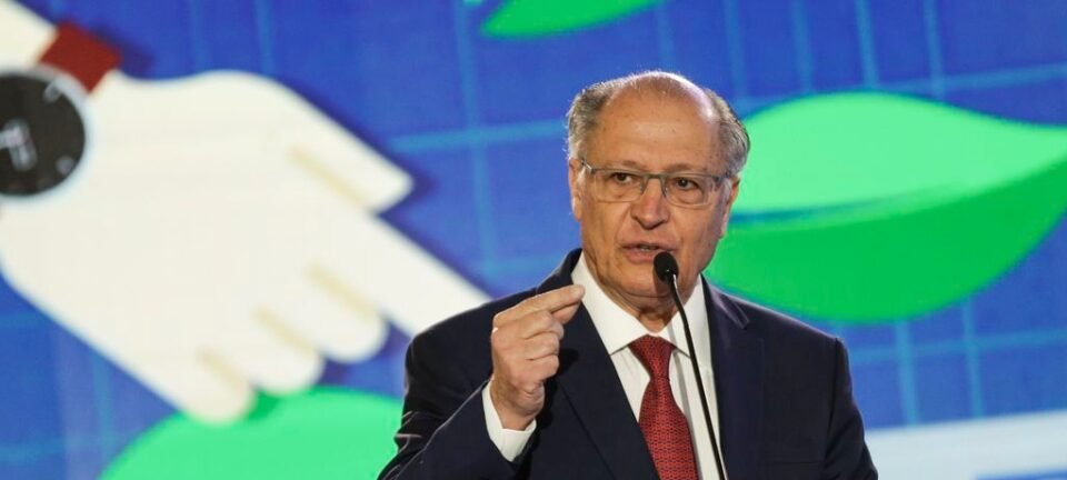 Alckmin acusa Tarcísio e Eduardo Bolsonaro de apoiar sobretaxa de 50% imposta por Trump 2 ocrente 1761582731