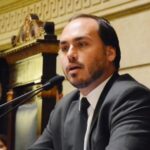 Carlos Bolsonaro lança pré-candidatura ao Senado por Santa Catarina e mantém Carol de Toni na disputa 4 ocrente 1761603441