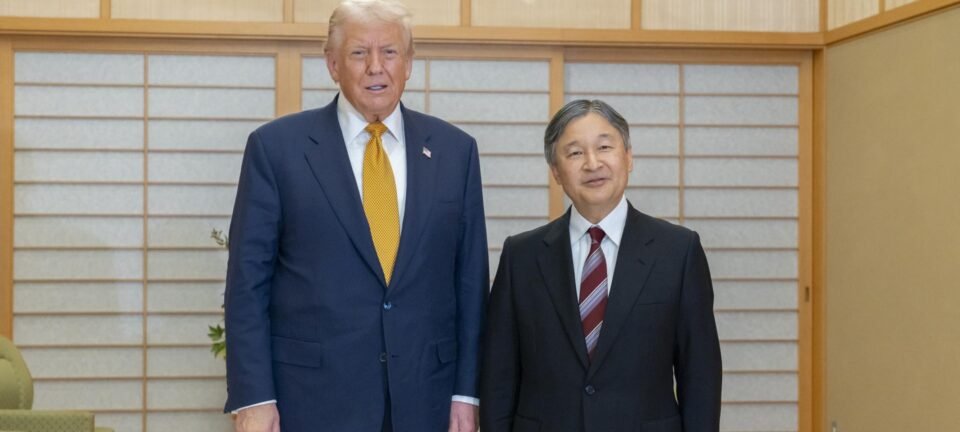 Trump recebe honras imperiais em Tóquio e se reúne com Naruhito 2 ocrente 1761625058