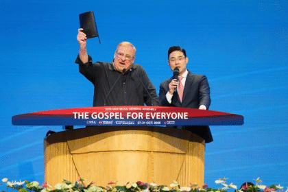 Rick Warren detalha cinco ações que líderes cristãos devem adotar para alcançar o mundo, inspiradas no ministério de Jesus 10 ocrente 1761664615