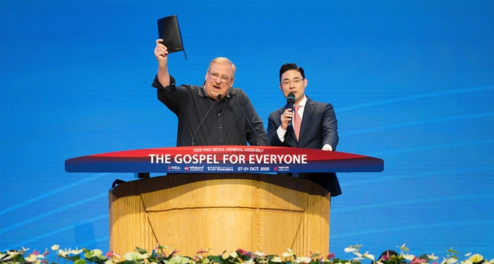 Rick Warren detalha cinco ações que líderes cristãos devem adotar para alcançar o mundo, inspiradas no ministério de Jesus 2 ocrente 1761664615