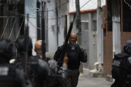 Polícia Civil promete reação “à altura” após morte de quatro agentes em operação no Rio 6 ocrente 1761779785