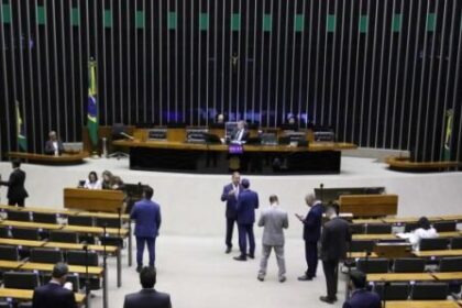 Câmara aprova abertura total do mercado de energia e cria tarifa para novos geradores solares 12 ocrente 1761862612
