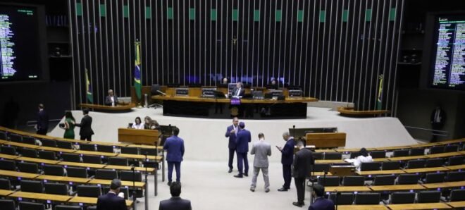 Câmara aprova abertura total do mercado de energia e cria tarifa para novos geradores solares 2 ocrente 1761862612