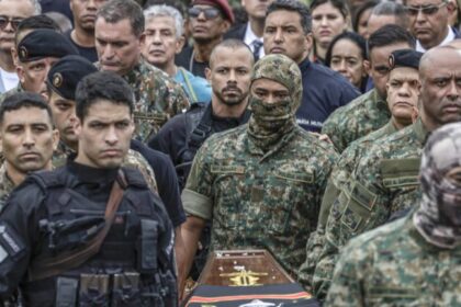 Rio de Janeiro se despede de quatro policiais mortos em operação na zona norte 18 ocrente 1761880582