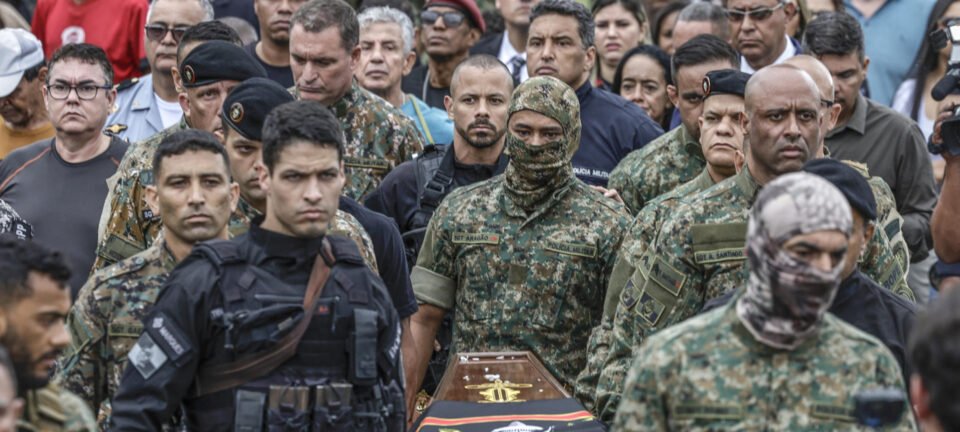 Rio de Janeiro se despede de quatro policiais mortos em operação na zona norte 2 ocrente 1761880582
