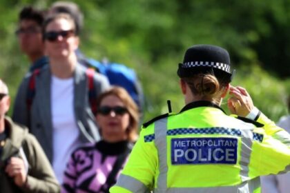 Afegão de 22 anos é acusado de homicídio após esfaquear trio em Londres 2 ocrente 1761895071
