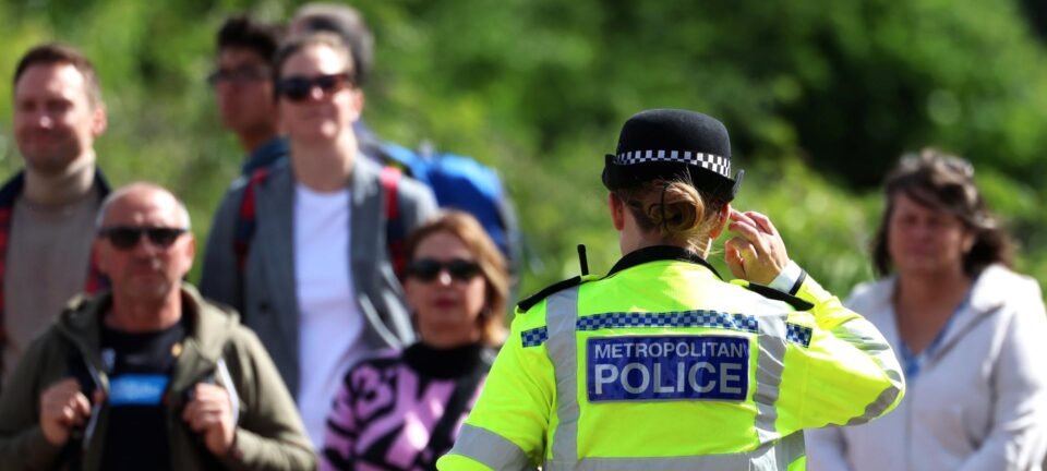 Afegão de 22 anos é acusado de homicídio após esfaquear trio em Londres 2 ocrente 1761895071