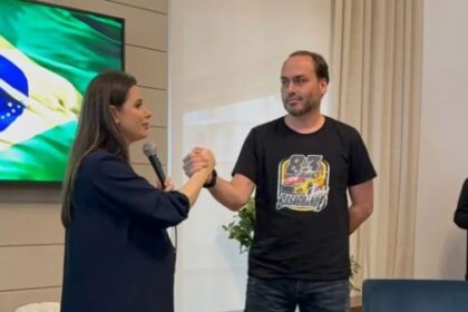 Carlos Bolsonaro reforça aliança com Caroline de Toni na corrida ao Senado por Santa Catarina 4 ocrente 1762270442