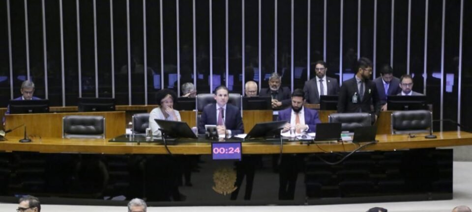 Câmara aprova aumento de 24% para servidores do Judiciário; texto segue ao Senado 2 ocrente 1762299095