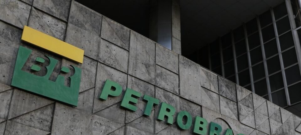 Petrobras lucra R$ 32,7 bilhões no 3º trimestre e vai distribuir R$ 12,1 bilhões em dividendos 2 ocrente 1762518072
