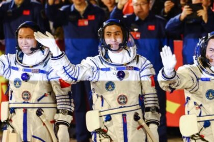 Possível risco de detritos adia retorno da Shenzhou-20 e mantém trio de astronautas chineses em órbita 2 ocrente 1762529676
