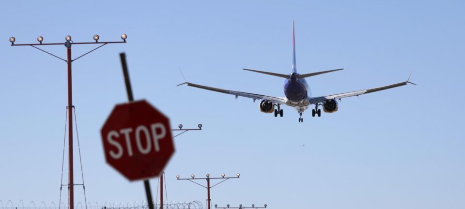 Caos aéreo nos EUA: mais de 1,7 mil voos cancelados em pleno recorde de shutdown 2 ocrente 1762610522