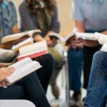 Millennials e Geração Z puxam retomada recorde da leitura da Bíblia nos EUA 5 ocrente 1762698744